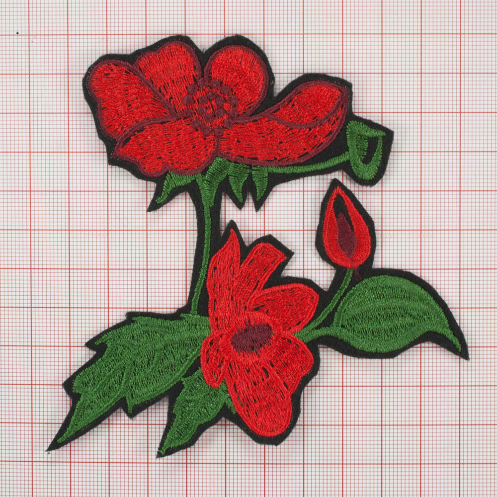 Аппликация клеевая вышитая 3 красных цветка 10,5*11,5см, красный, зеленый, черный. Аппликации клеевые Вышивка