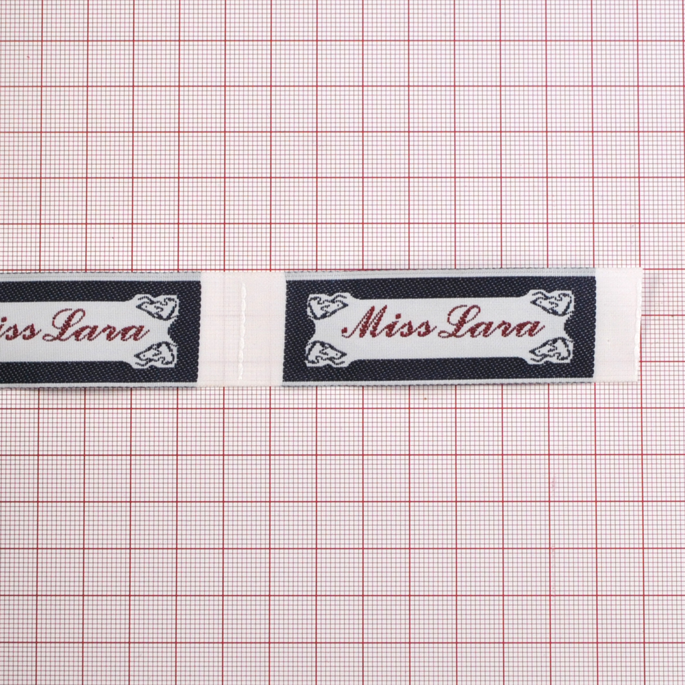 Этикетка тканевая вышитая Miss Jara черно-белая 2,5см . Вышивка / этикетка тканевая