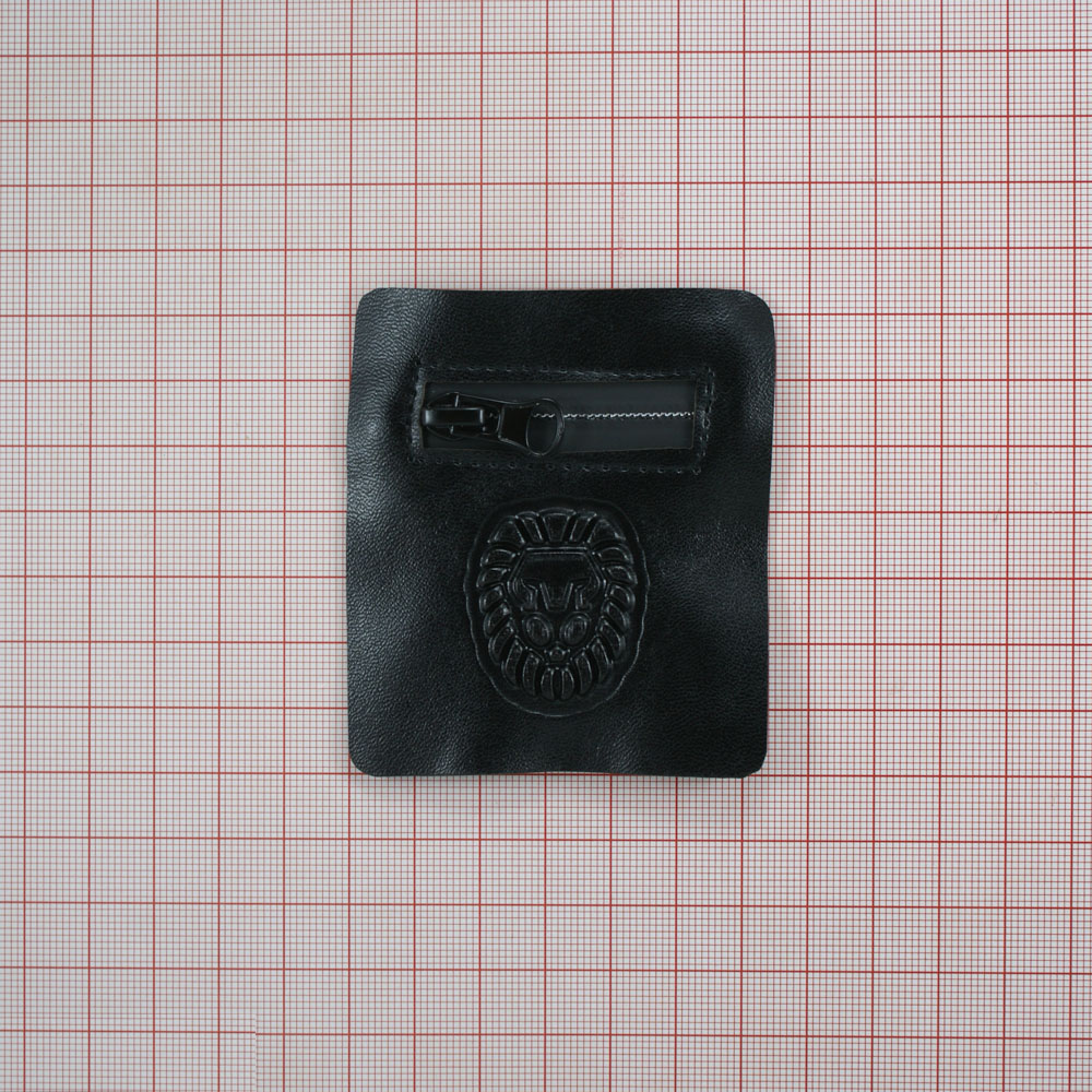 Аппликация пришивная кожзам Лев Голова карман прямоугольный, змейка 6,5*7,5см черный, шт. Нашивка Кожзам