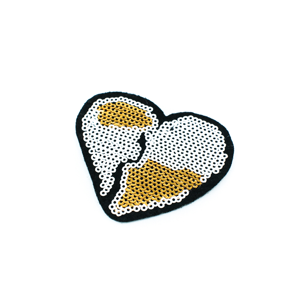 Аппликация клеевая пайетки Разбитое сердце 7,6*6,5см золотые, белые пайетки, шт. Аппликации клеевые Пайетки