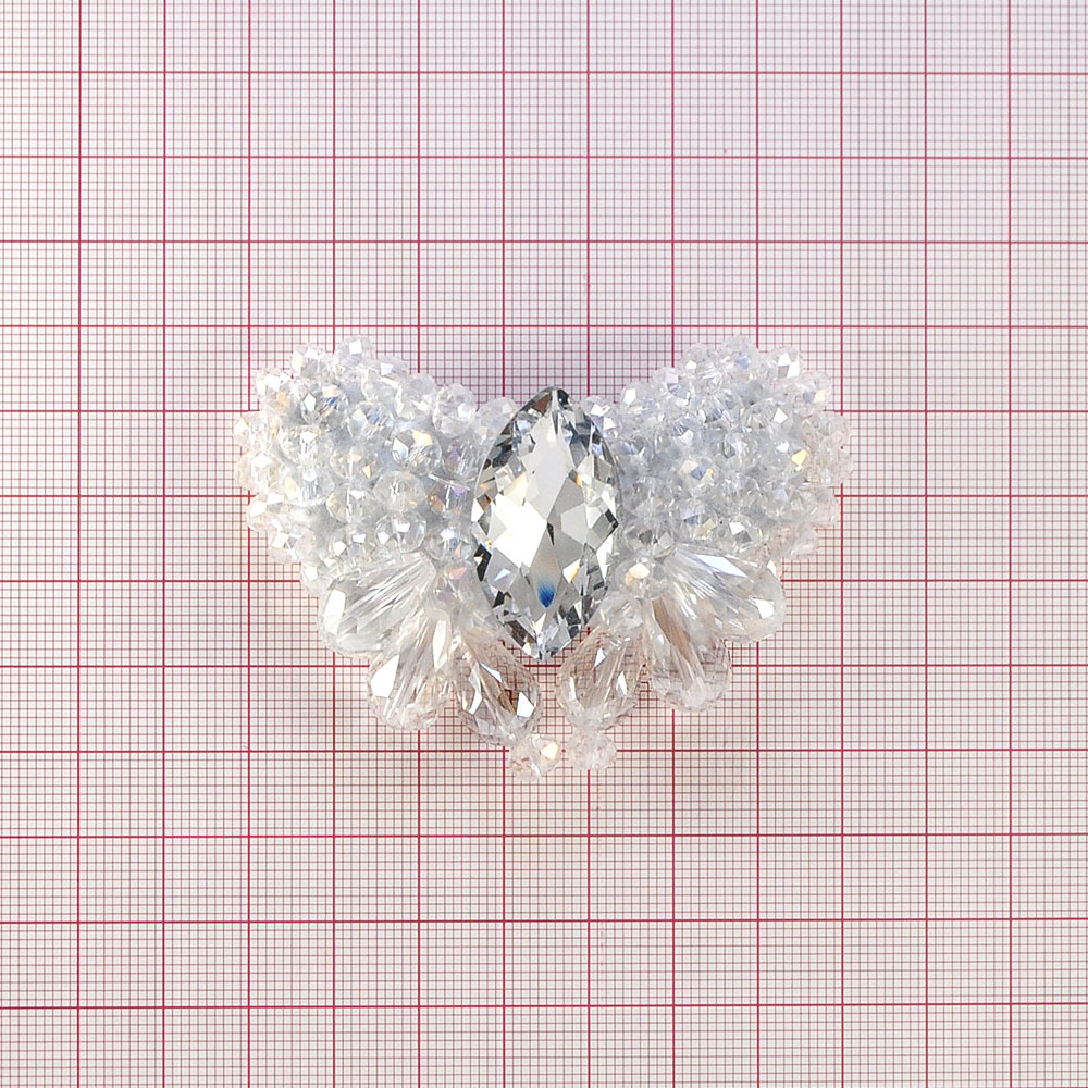 Аппликация декор белый флиз, прозрачные бусины, крупный камень, шт. Булавки и броши