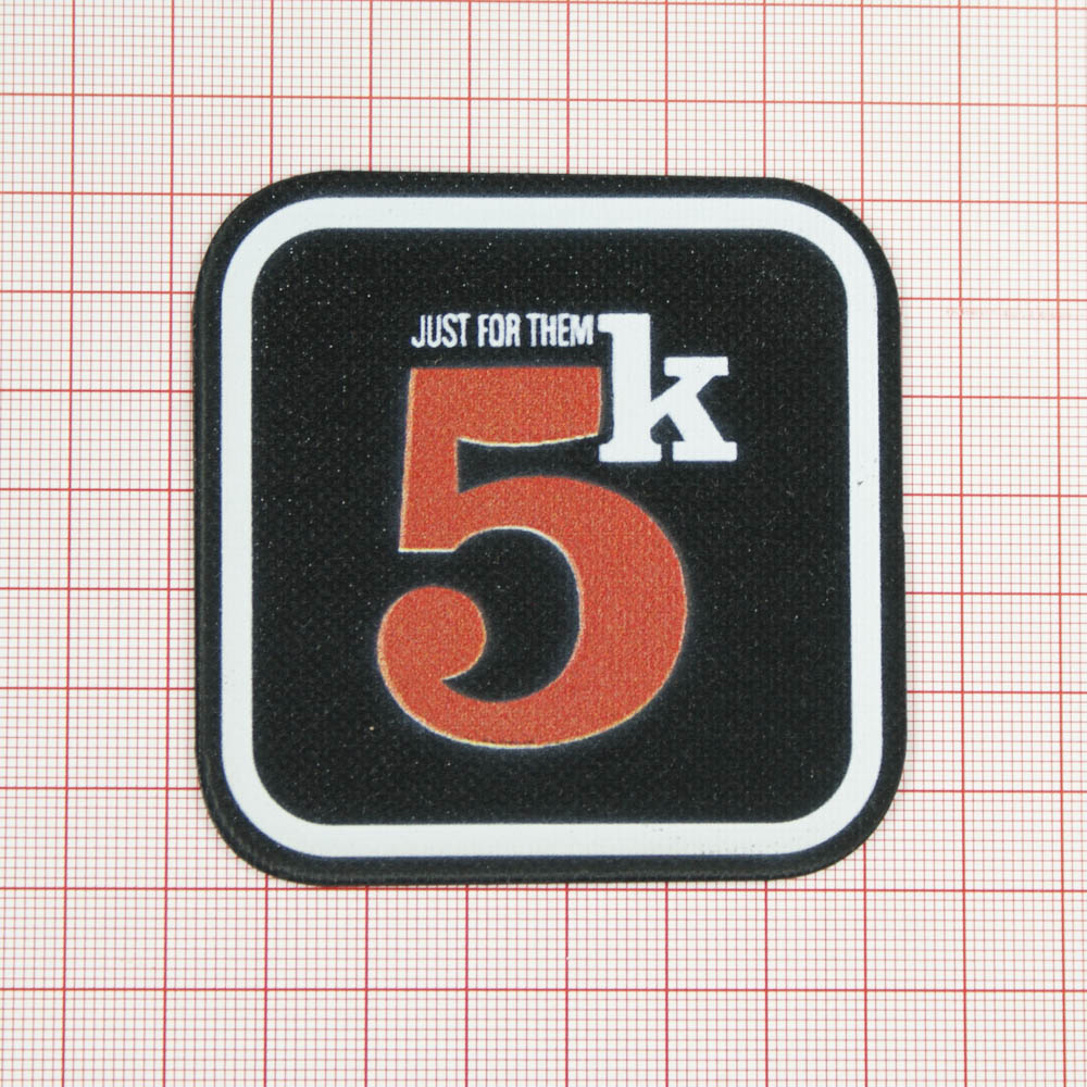 Лейба клеенка блестящая 5к 6,5*6,5см черная основа, белый, красный лого, шт. Лейба Клеенка