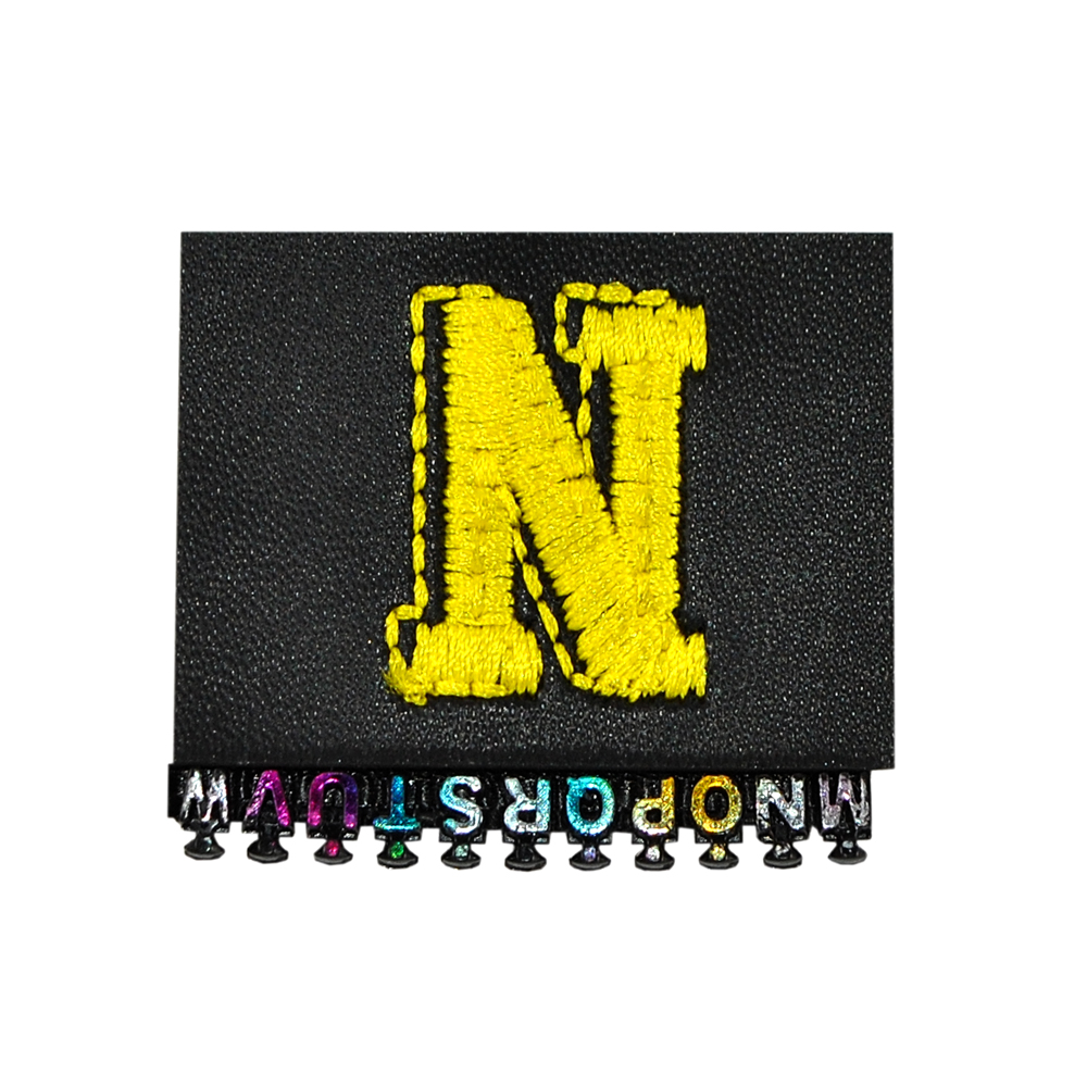 Лейба кожзам и пластик "N.",  3,5*4см, черный, желтый, фиолетовый, серый, шт. Лейба Кожзам