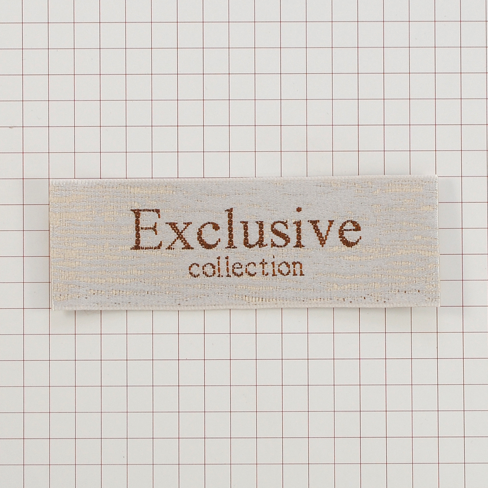 Этикетка тканевая вышитая шт. Exclusive бежевая 2,5*7,5см, шт. Вышивка / этикетка тканевая