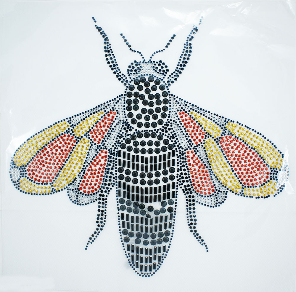 Термоаппликация из страз LT 8033 Муха цветная 26,6*25см, камни красный, желый, белый, серый, черный, шт. Аппликации клеевые Рисунки из страз