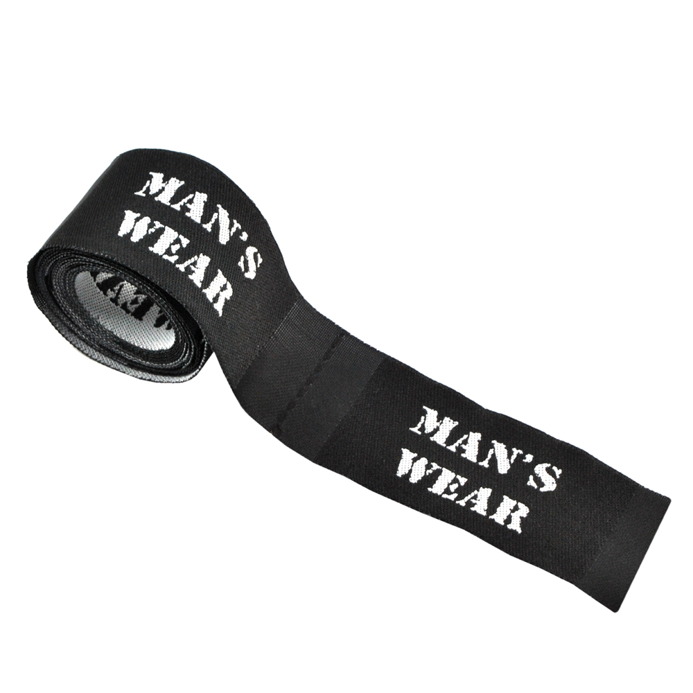 Этикетка тканевая вышитая MANS WEAR, 7,5*2,9см. черная . Вышивка / этикетка тканевая