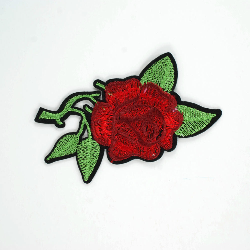 Аппликация клеевая вышитая Роза на стебле красная 10,3*8,2см, красный, зеленый, черный. Аппликации клеевые Вышивка