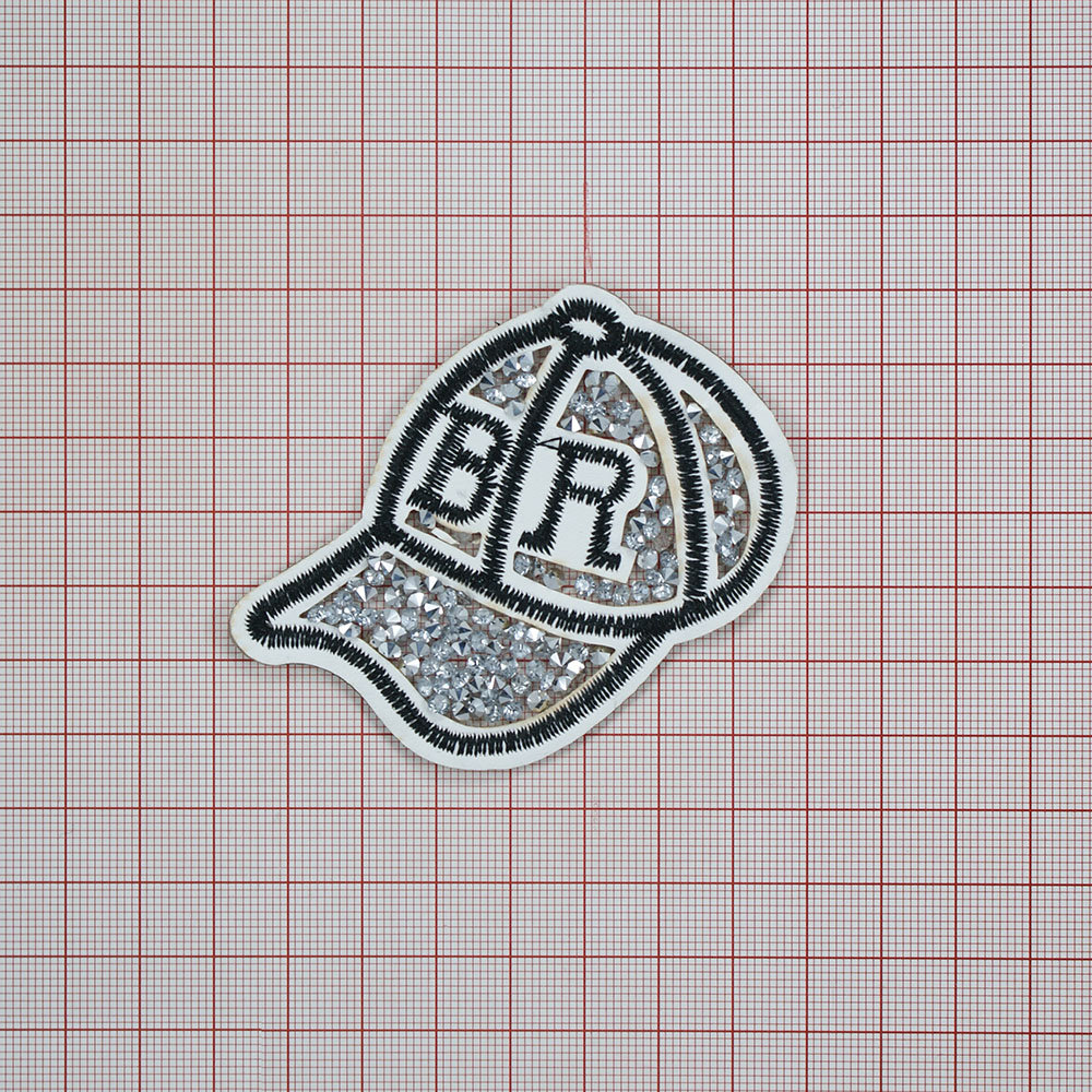 Аппликация клеевая вышитая Кепка BR 6*7см черный, белый, белые камни, шт. Аппликации клеевые Вышивка