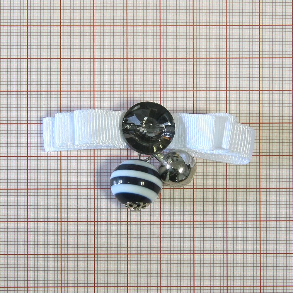 Аппликация декор обувная 17 белая, полосат.бусина, шт. Аппликации Пришивные Цветы Банты