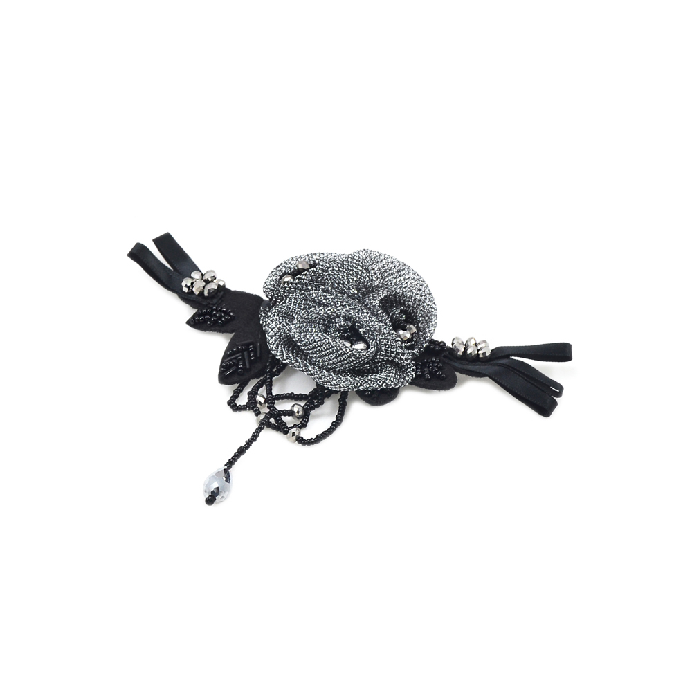 Аппликация декор №165-1 черный флиз, черный бисер, зеркальные бусины, 3 розы сетка тканевая металл. Аппликация Декор