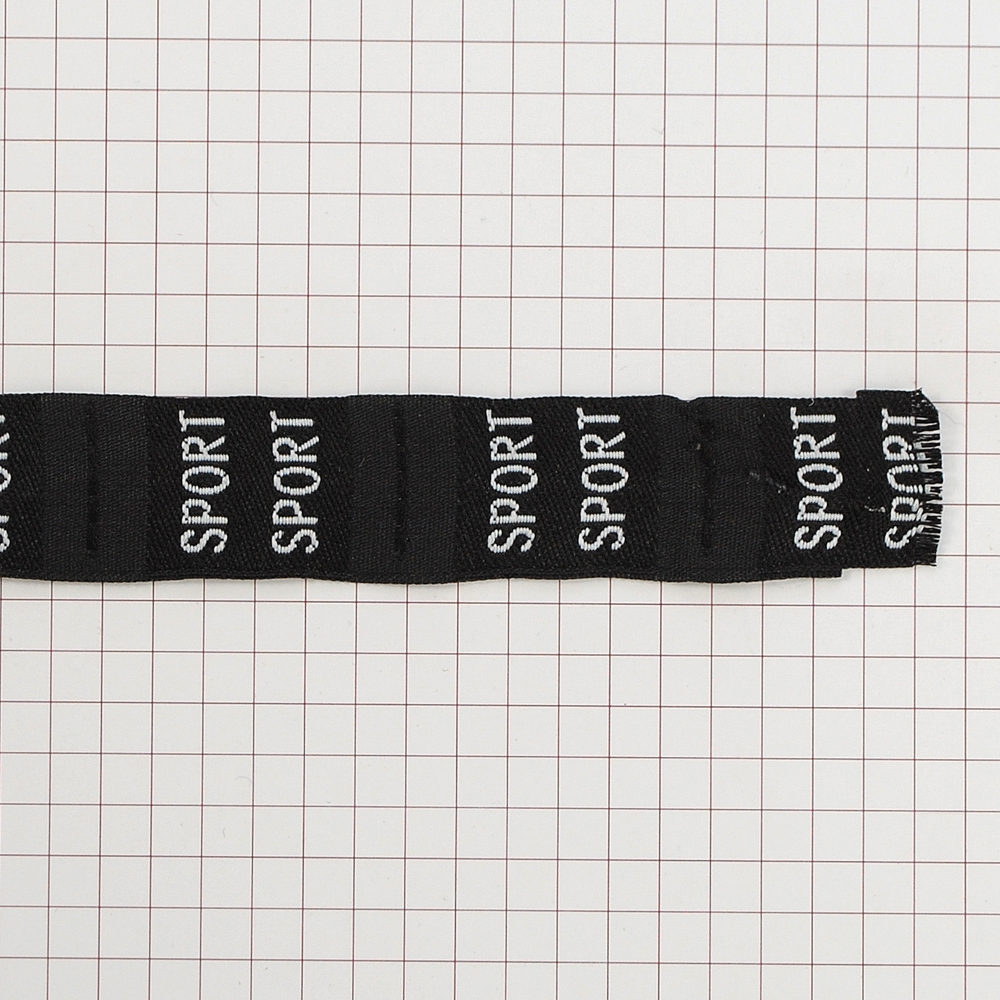 Этикетка тканевая вышитая Sport  № 2 /флажок/ черный 3,0*1,8см. Вышивка / этикетка тканевая