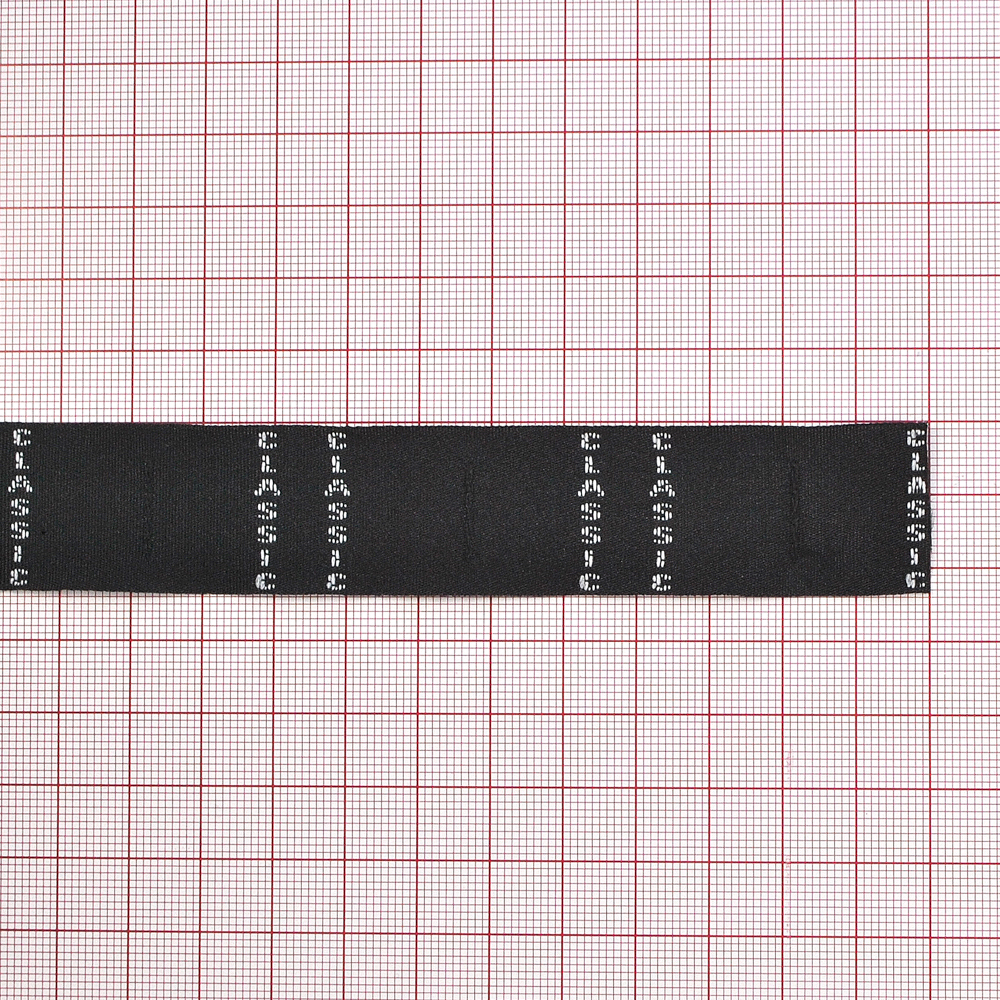Этикетка тканевая вышитая Classic черная 2,5см сатин /флажок/ . Вышивка / этикетка тканевая