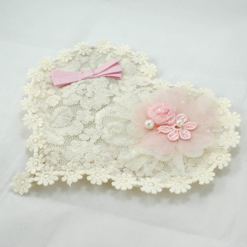 Аппликация кружевная пришивная Сердце 15*15см, кремовая, розовая, цветочки, бантик, жемчуг, кружево. Аппликации Пришивные Кружевные Вязаные