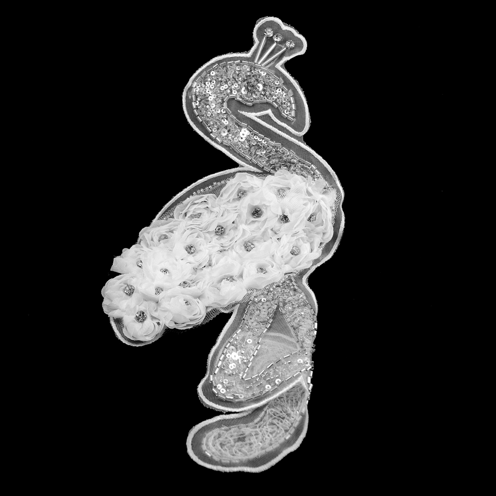 Аппликация круж. приш. Белый фламинго из роз, 35*16см, бел., сер., пайетки. стразы, бисер, шт. Аппликации Пришивные Кружевные Вязаные