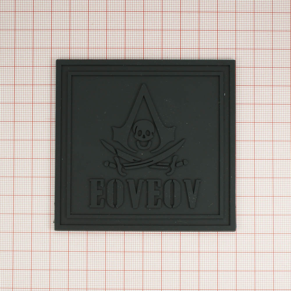 Лейба резиновая Eoveov Череп и ножи черная 9,5*9см. Лейба Резина