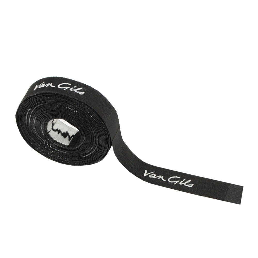 Этикетка тканевая вышитая Van Gils №2B 11*70мм, черная и белый лого /atkisatin/, шт. Вышивка / этикетка тканевая