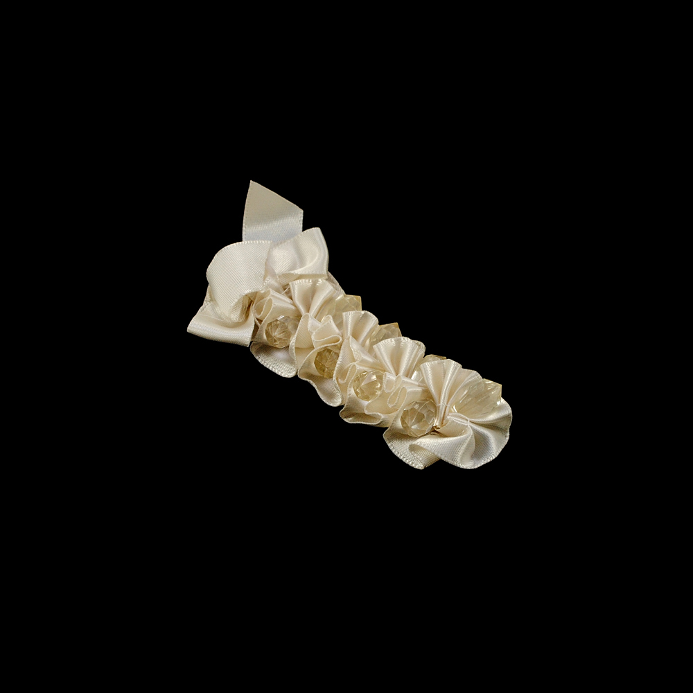 Аппликация декор Подвязка атласно-кремовая, бусины-капля. Аппликация Декор