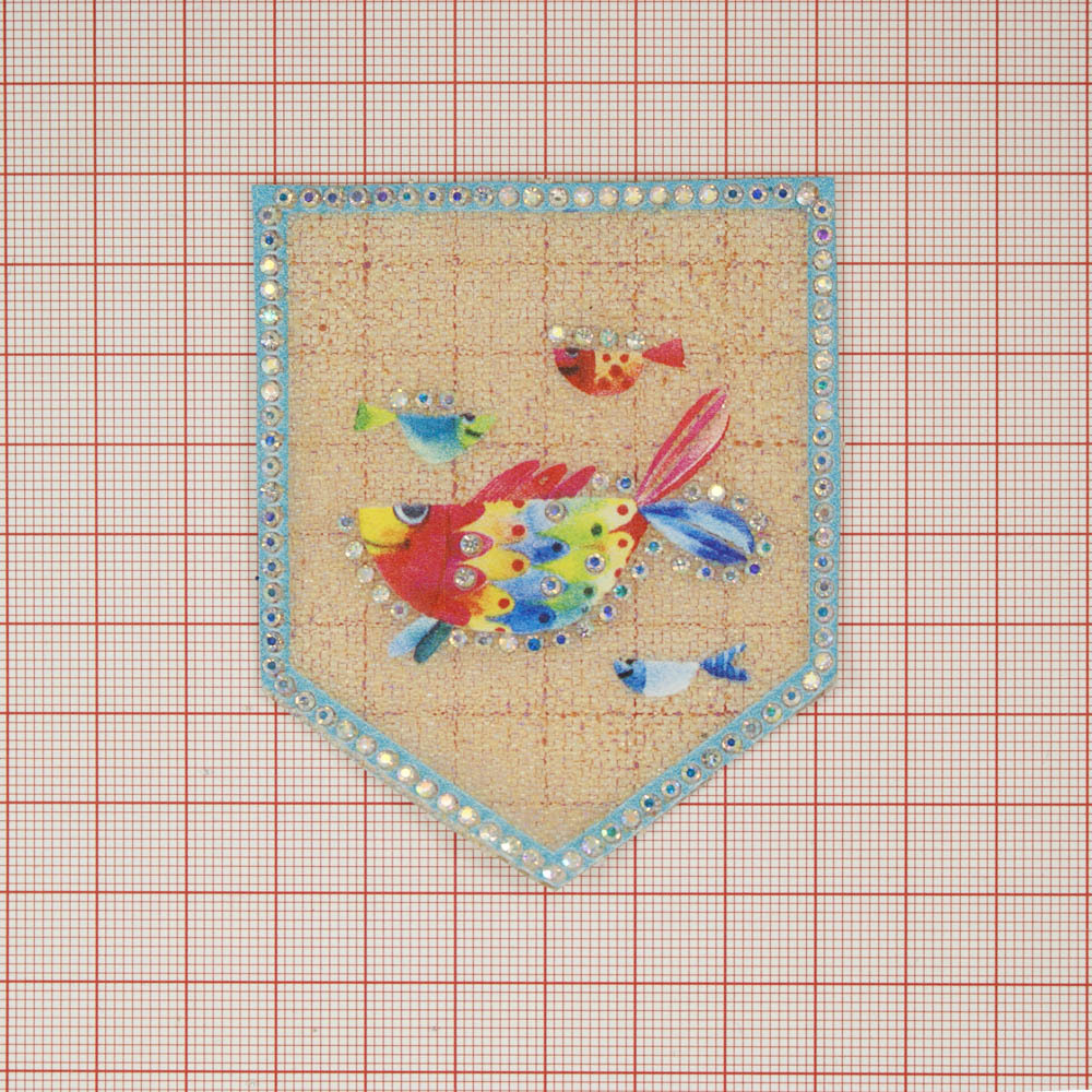 Аппликация клеевая со стразами карман Рыбки цветные, 6,5*7,5см желтый бисер, хамелеон камни, голубой кант. Аппликации клеевые Стразы комб.