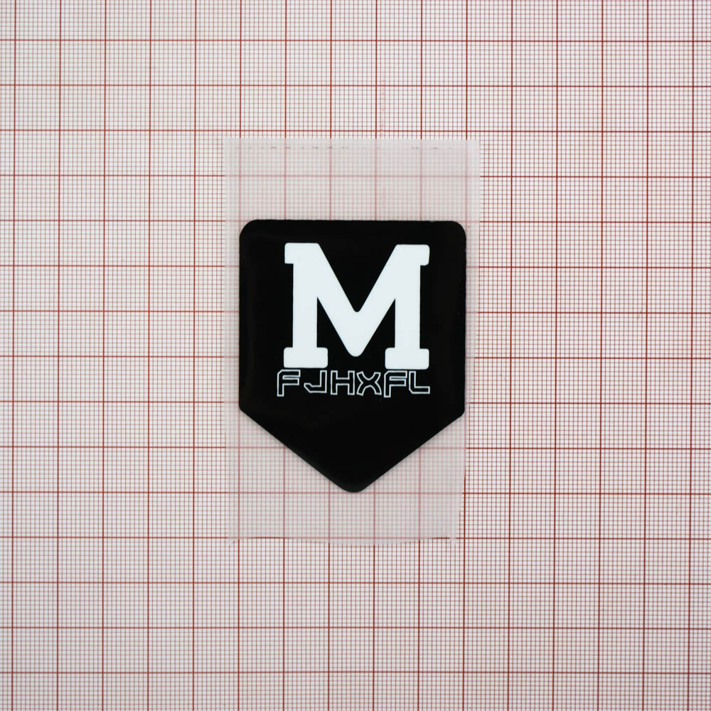 Термоаппликация резиновая М 50*60мм черная флажок, белый лого, шт. Термопереводки Резиновые, Термопленка