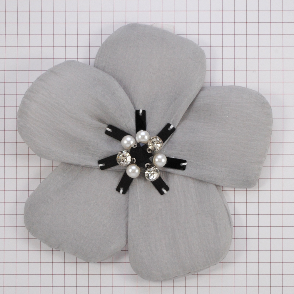 Аппликация пришивная Цветок, 10*10см, серый, черный, прозрачные и белые бусины,  шт. Аппликации Пришивные Цветы Банты