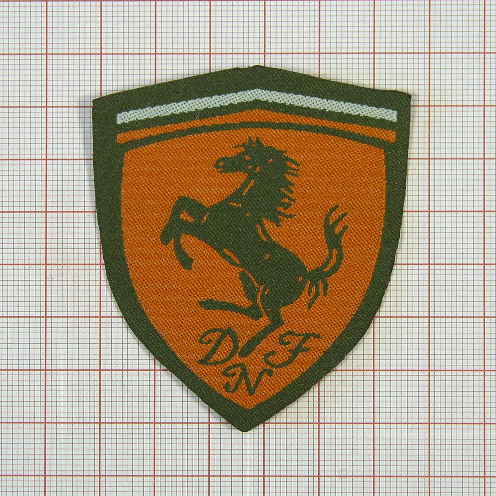 Нашивка Ferrari герб 5,5*7см, оранжевая. Шеврон Нашивка