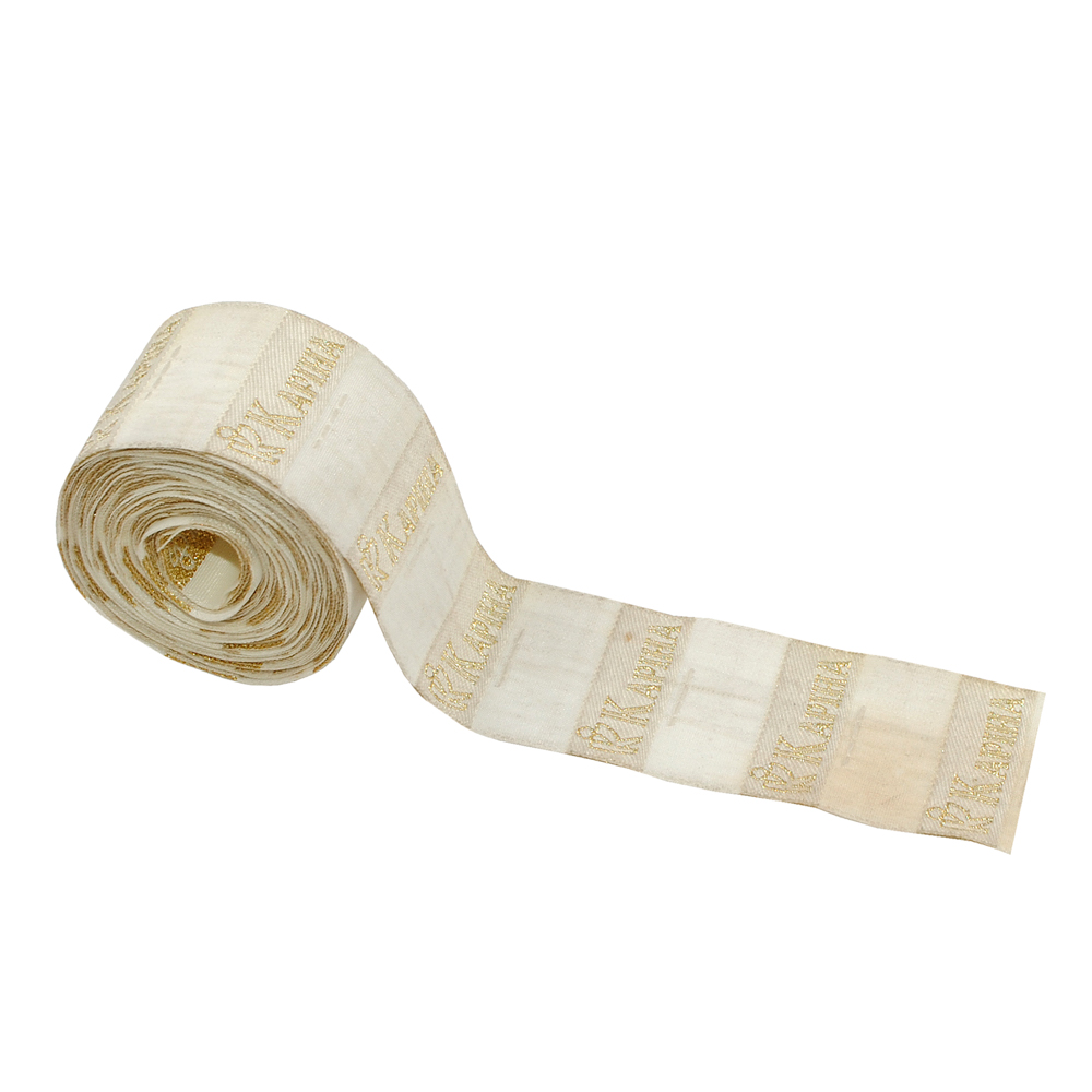 Этикетка тканевая вышитая Карина №3 /флажок белый с золотом/ . Вышивка / этикетка тканевая