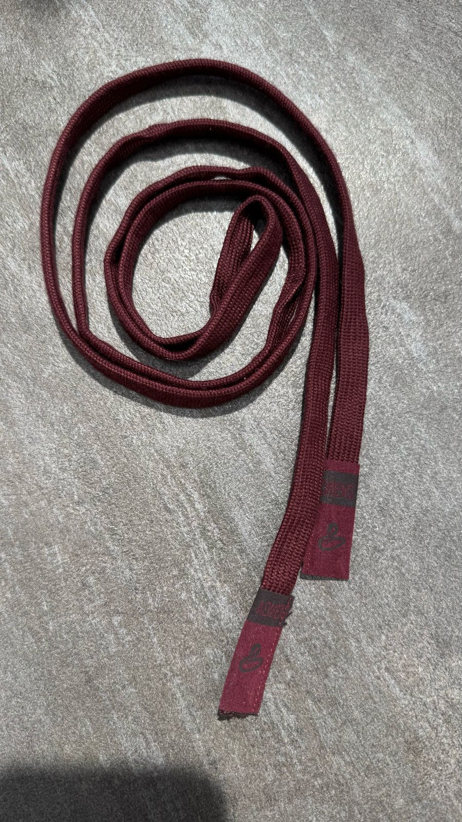 Шнурок бордовый, наконечник тканевой S, 1*150см /плоский/, шт. Шнур