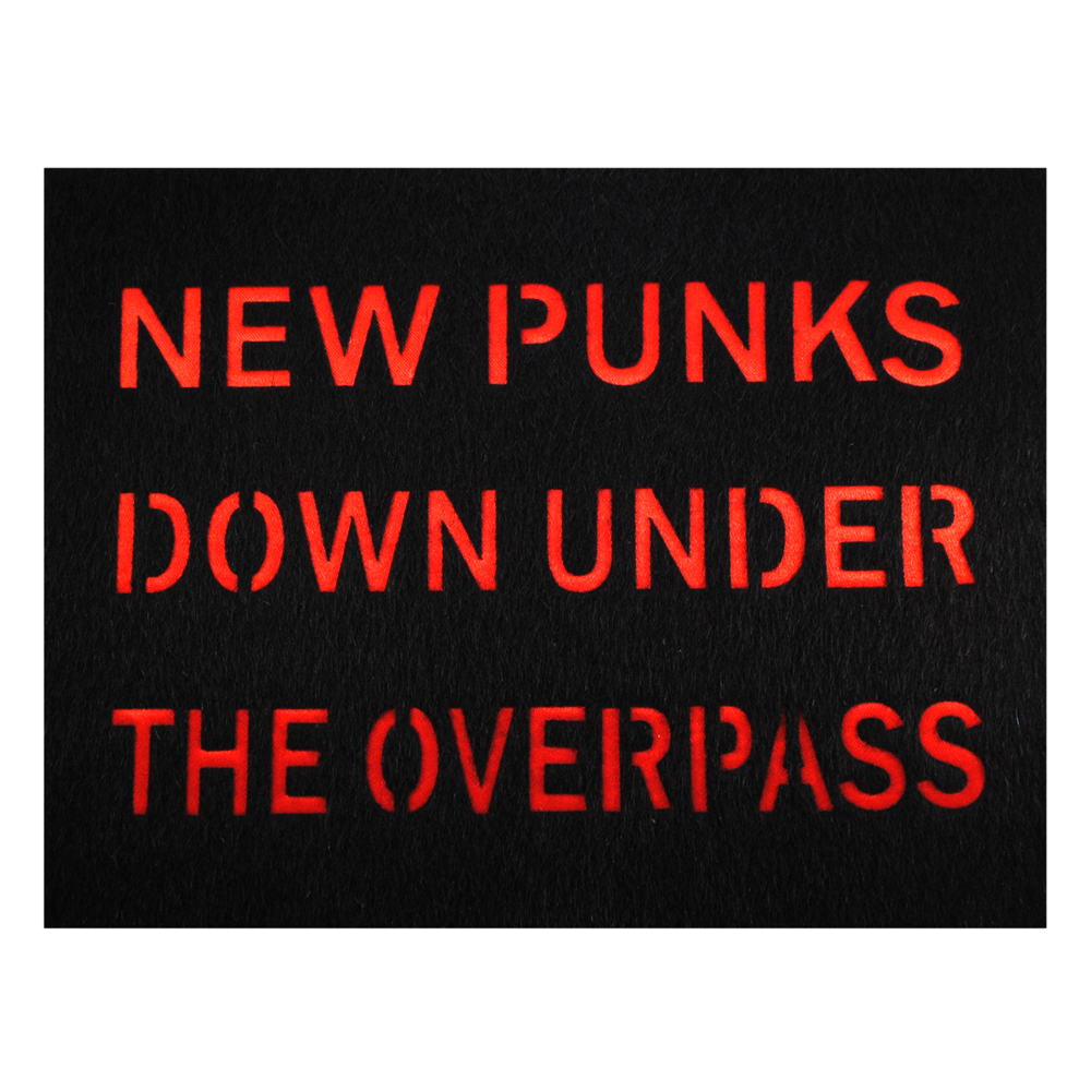 Аппликация клеевая мех, флок NEWPUNKS 24,5*18,5см черный фон, красный текст шт. Аппликации клеевые Тканевые