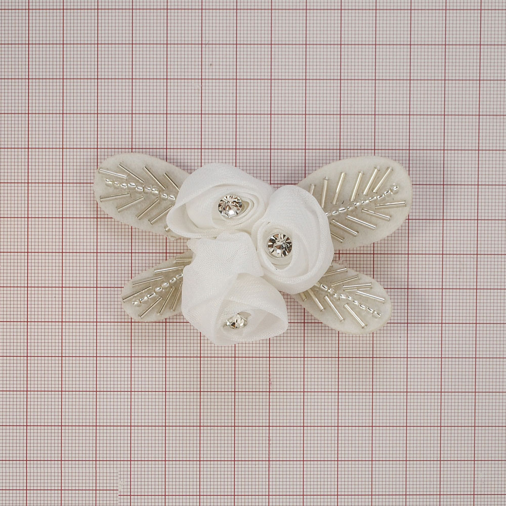 Аппликация декор №161 бел. флиз., 3 бел. розы, камни, серый бисер. Аппликация Декор