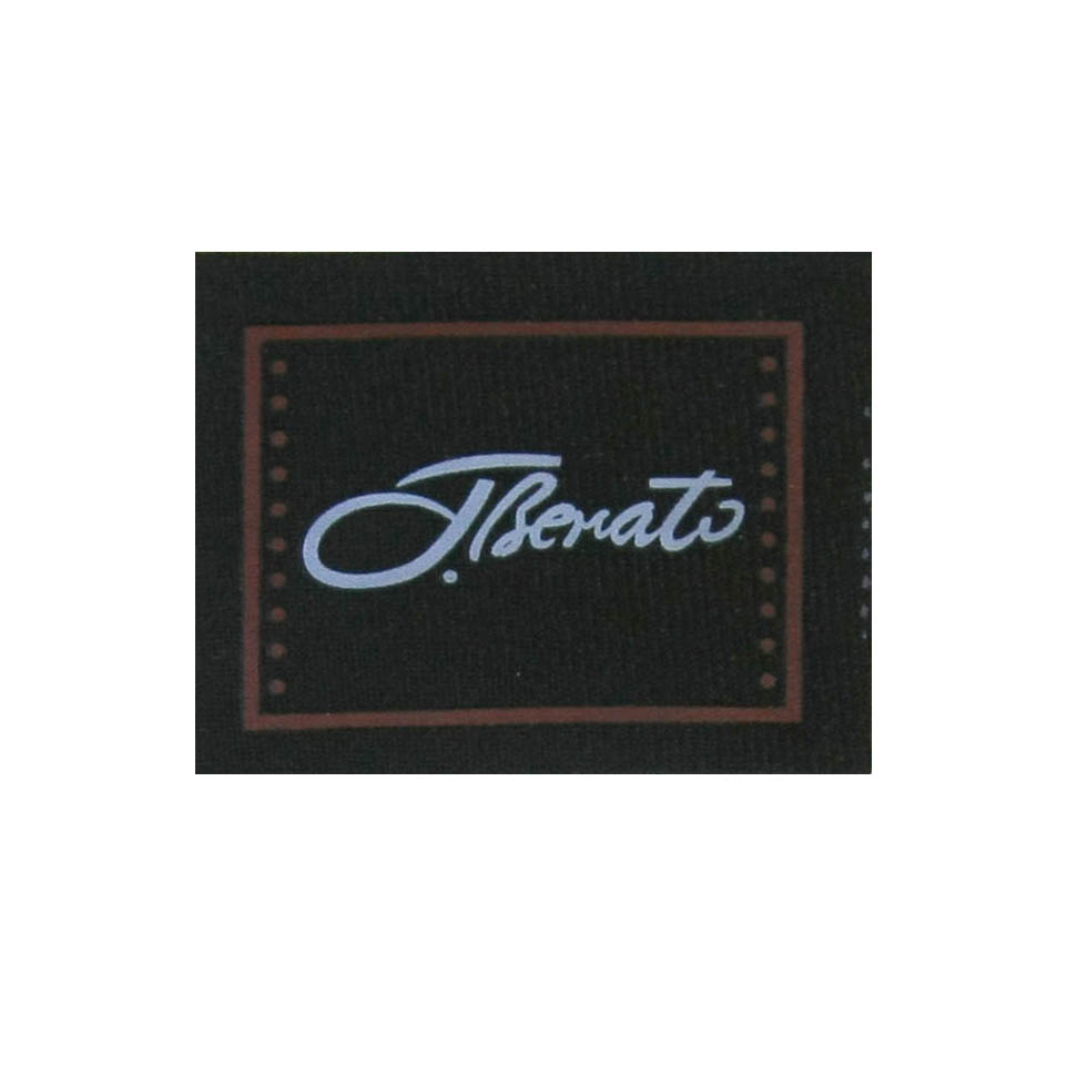 Нашивка тканевая накатанная T.Berato 3,5*4см черная, темно-красная рамка, белый текст, шт. Нашивка Вышивка, Ткань