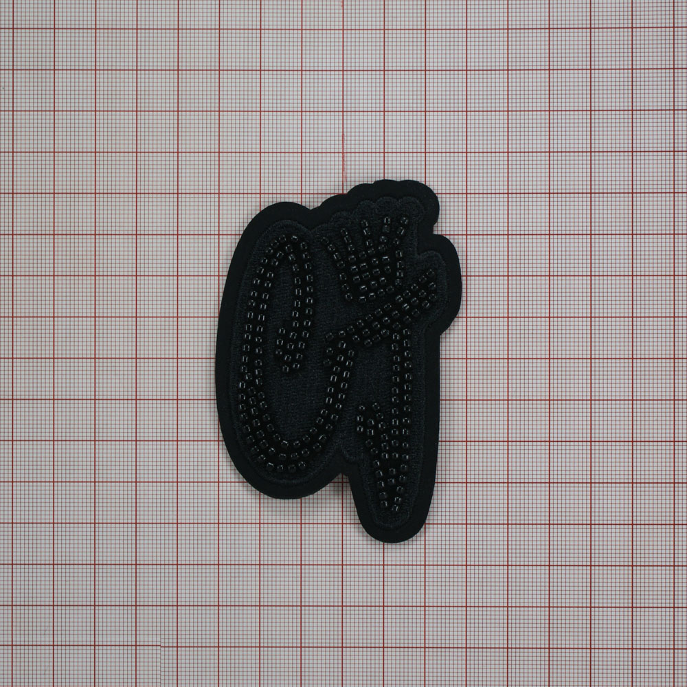 Нашивка тканевая бисер пришивная Буква CJ Корона 6*8,9см черная вышивка, черный бисер, шт. Нашивка Стразы, Бисер