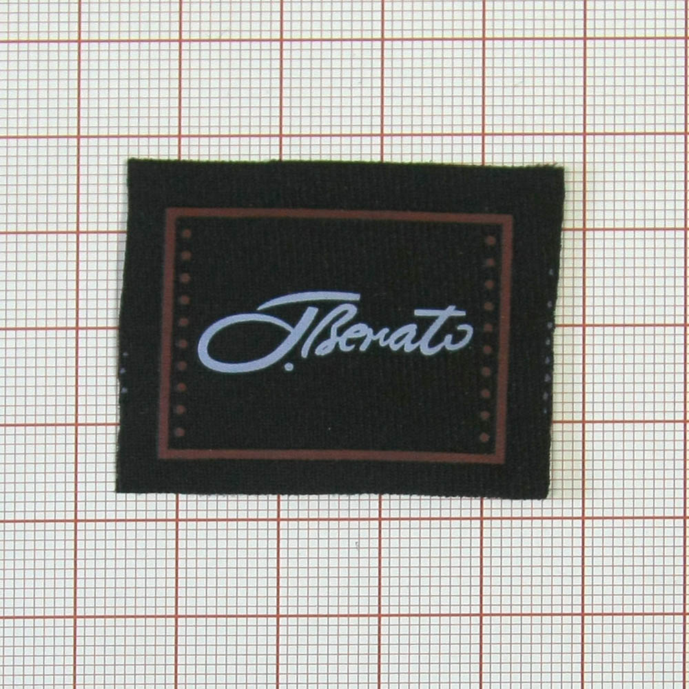 Нашивка тканевая накатанная T.Berato 3,5*4см черная, темно-красная рамка, белый текст, шт. Нашивка Вышивка, Ткань