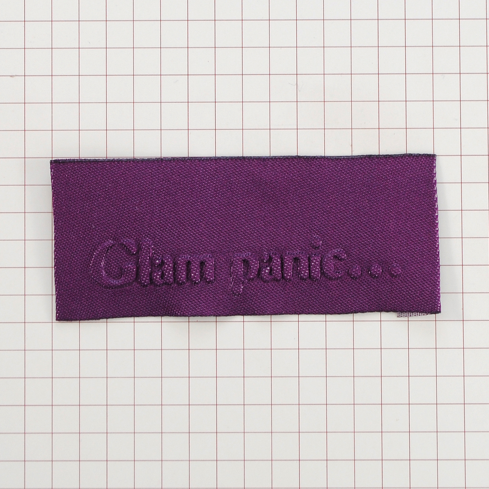 Этикетка тканевая вышитая шт. Glam Panic 3*7см сирень+серебро, шт. Вышивка / этикетка тканевая