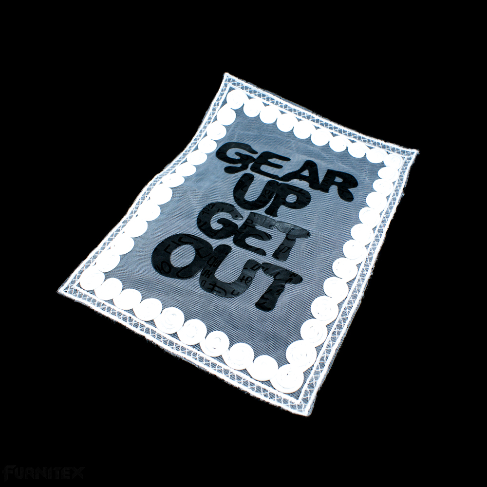 Аппликация пришивная Рамка GEAR UP GET OUT 21*28см, органза, рамка - лента белая, черный рисунок, шт. Аппликации Пришивные Постер