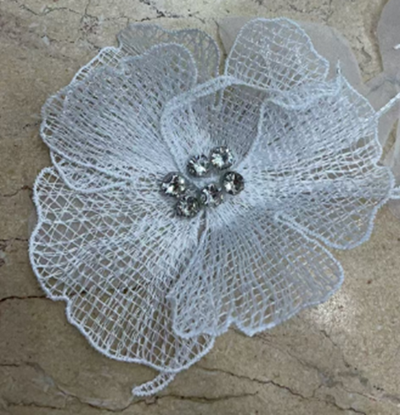 Аппликация пришивной Цветок, 10*10см, белый, стразы, шт. Аппликации Пришивные Цветы Банты