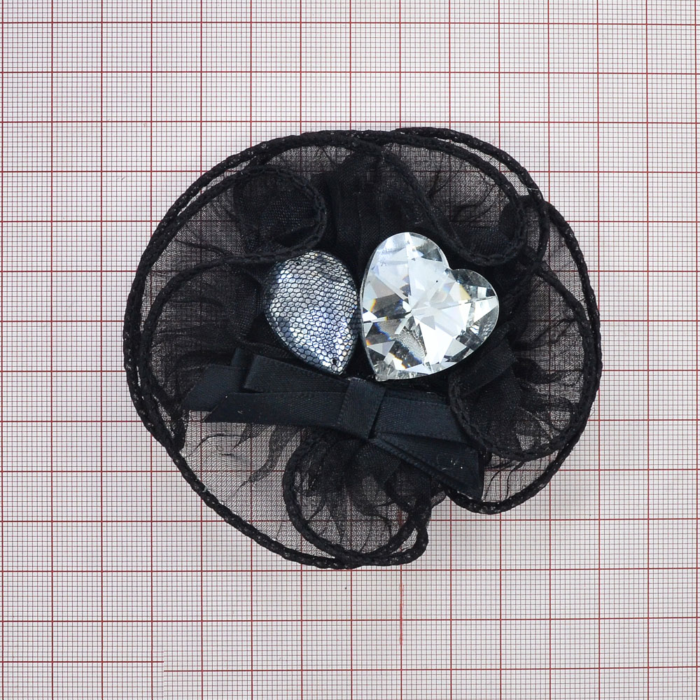 Аппликация декор черный круглый бант органза, белое сердце стекло. Аппликация Декор