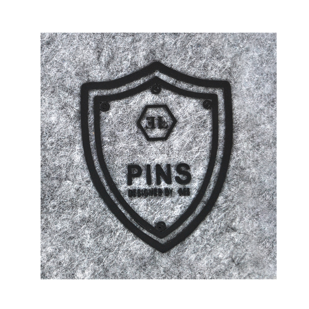 Термоаппликация резиновая PINS герб белый, черный рисунок. 40*51мм, шт. Термоаппликации Резиновые Клеенка