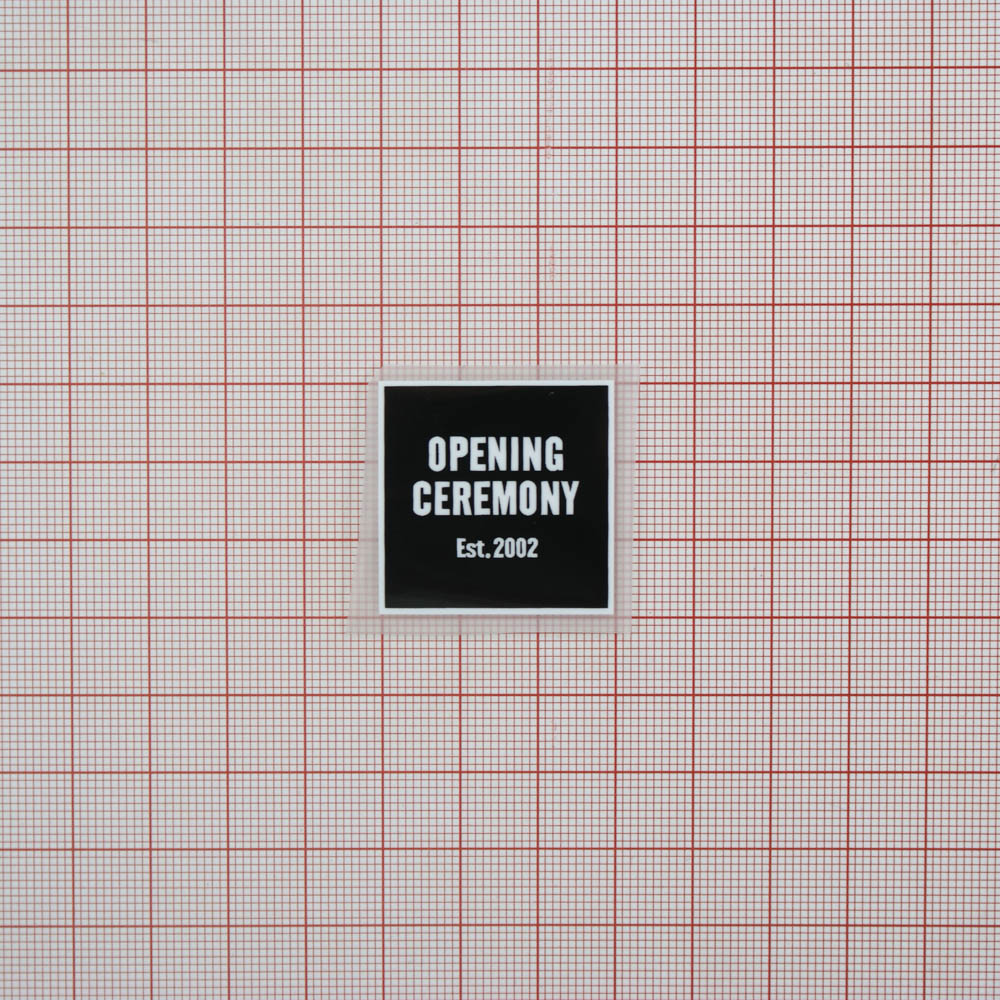 Термоаппликация резиновая Opening ceremony 30*30мм черная квадратная, белый текст, шт. Термопереводки Резиновые, Термопленка