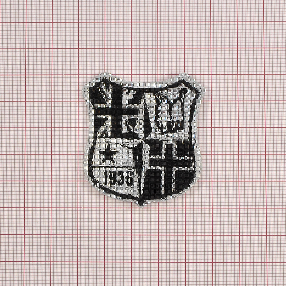 Аппликация клеевая резиновая D116 Герб 48*53мм бело-черный, шт. Аппликации клеевые Резина, Силикон