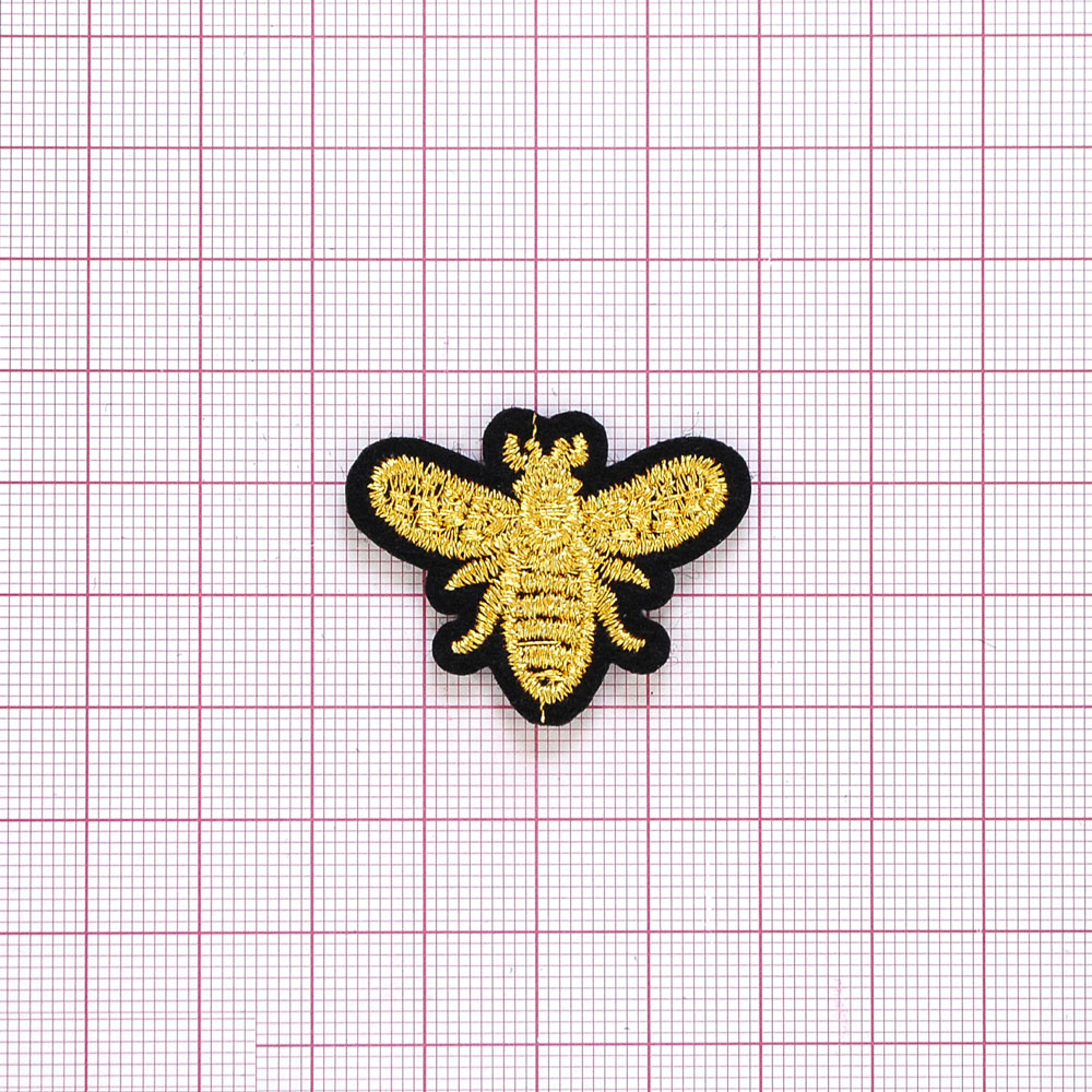 Аппликация клеевая вышитая Муха черно-золотая 3,5*3см черный, золото, шт. Аппликации клеевые Вышивка