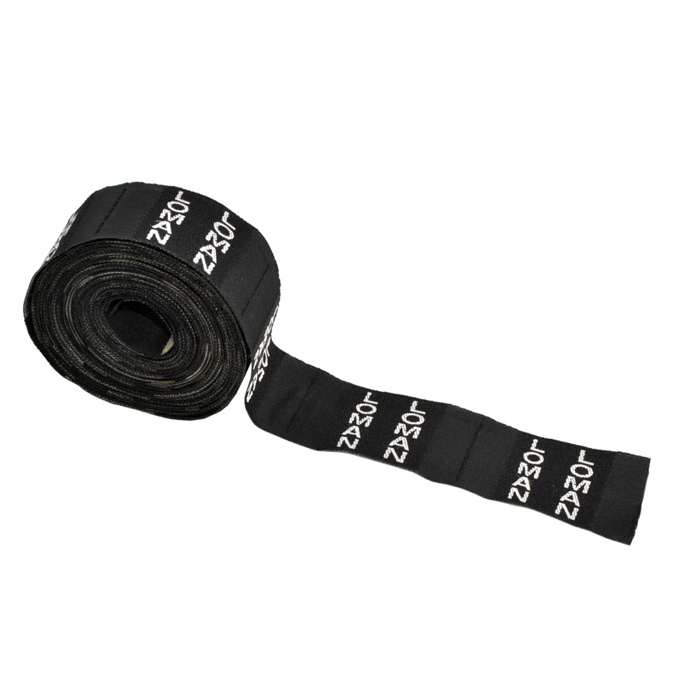 Этикетка тканевая вышитая Loman, 4,2*2,2см. Вышивка / этикетка тканевая