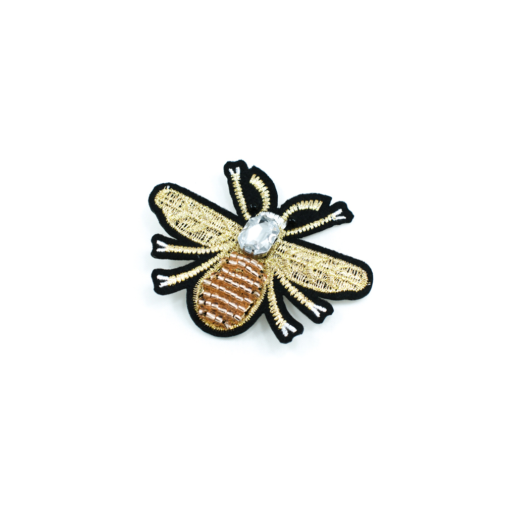 Аппликация клеевая вышитая Жук в золоте 7,5*6см золотые нити, белый камень, шт. Аппликации клеевые Вышивка