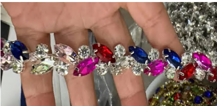 Тесьма из страз Лепестки, никель, белый, розовый, красный, синий, ярд. Тесьма из страз