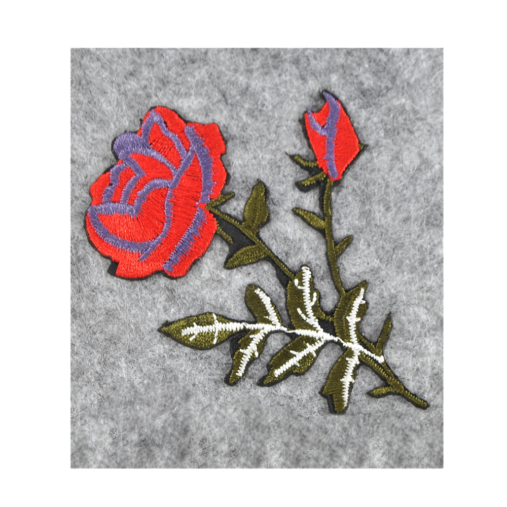 Аппликация клеевая вышитая Роза Виола 90*55мм. два бордово-красных цветка, шт. Аппликации клеевые Вышивка