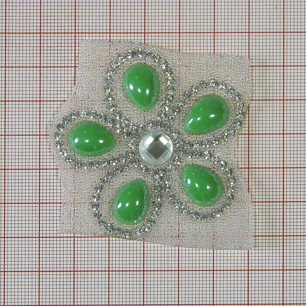 Аппликация клеевая стразы Цветок 5 57*56мм салатовый жемчуг 14*10мм, белые камни 2мм, хамелеон бисер, шт. Аппликации клеевые Стразы комб.