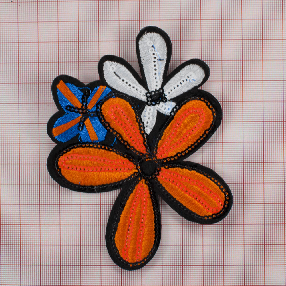 Аппликация клеевая вышитая 3 цветка 12*9,5см, оранжевый, синий, белый. Аппликации клеевые Вышивка