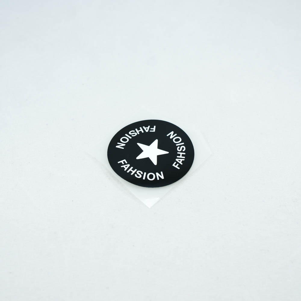 Термоаппликация резиновая Fashion звезда 35мм черная круглая, белый лого, шт. Термоаппликации Резиновые Клеенка