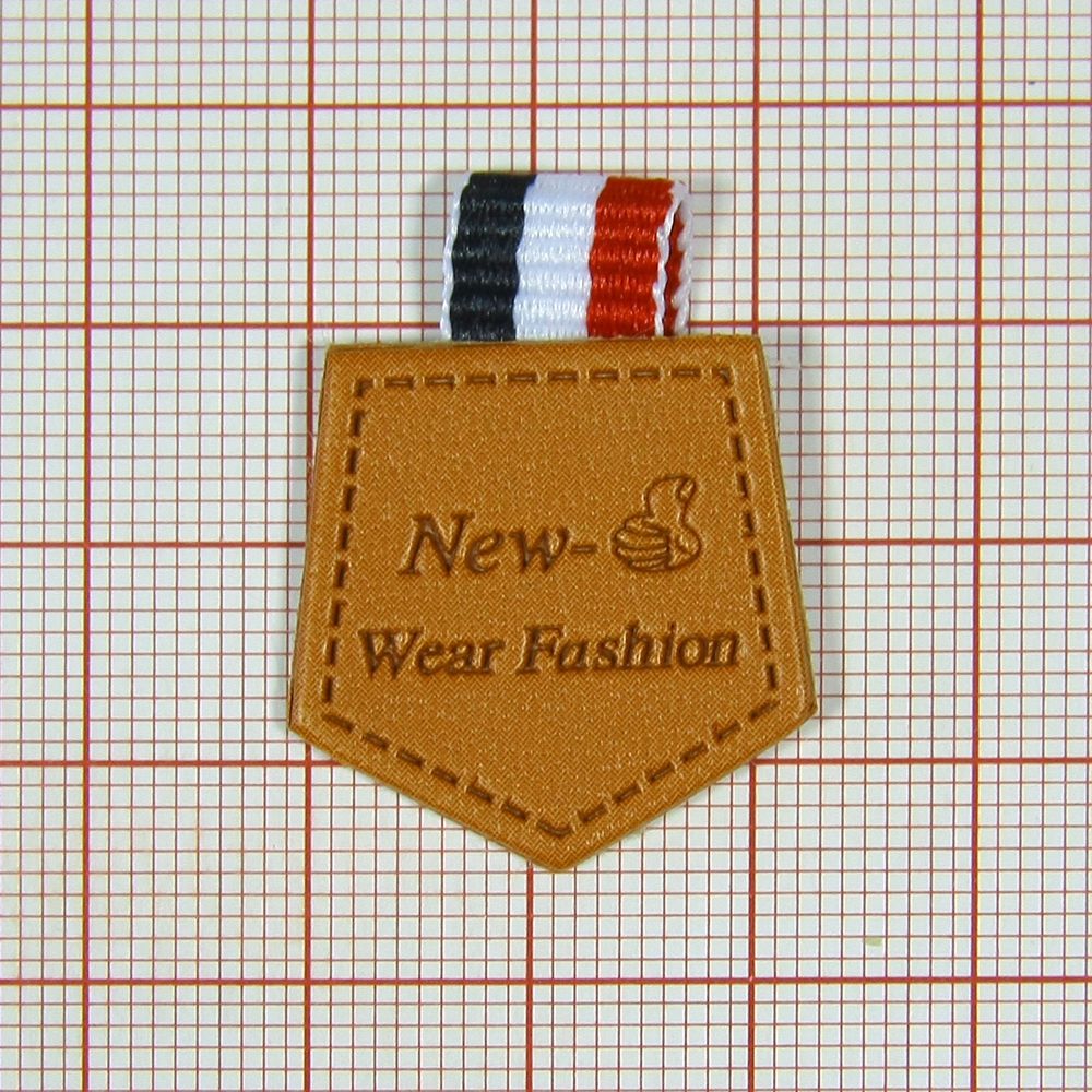 Лейба кожзам New Wear Fash. 24*32мм коричневая, тесьма. Лейба Кожзам