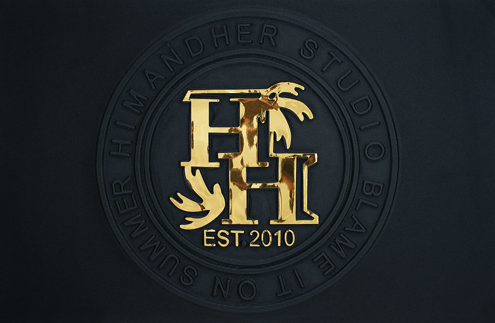 Аппликация пришивная конгрев HH est 2010 21*32 черный, золотая фольга, шт. Аппликации Пришивные Рельефные