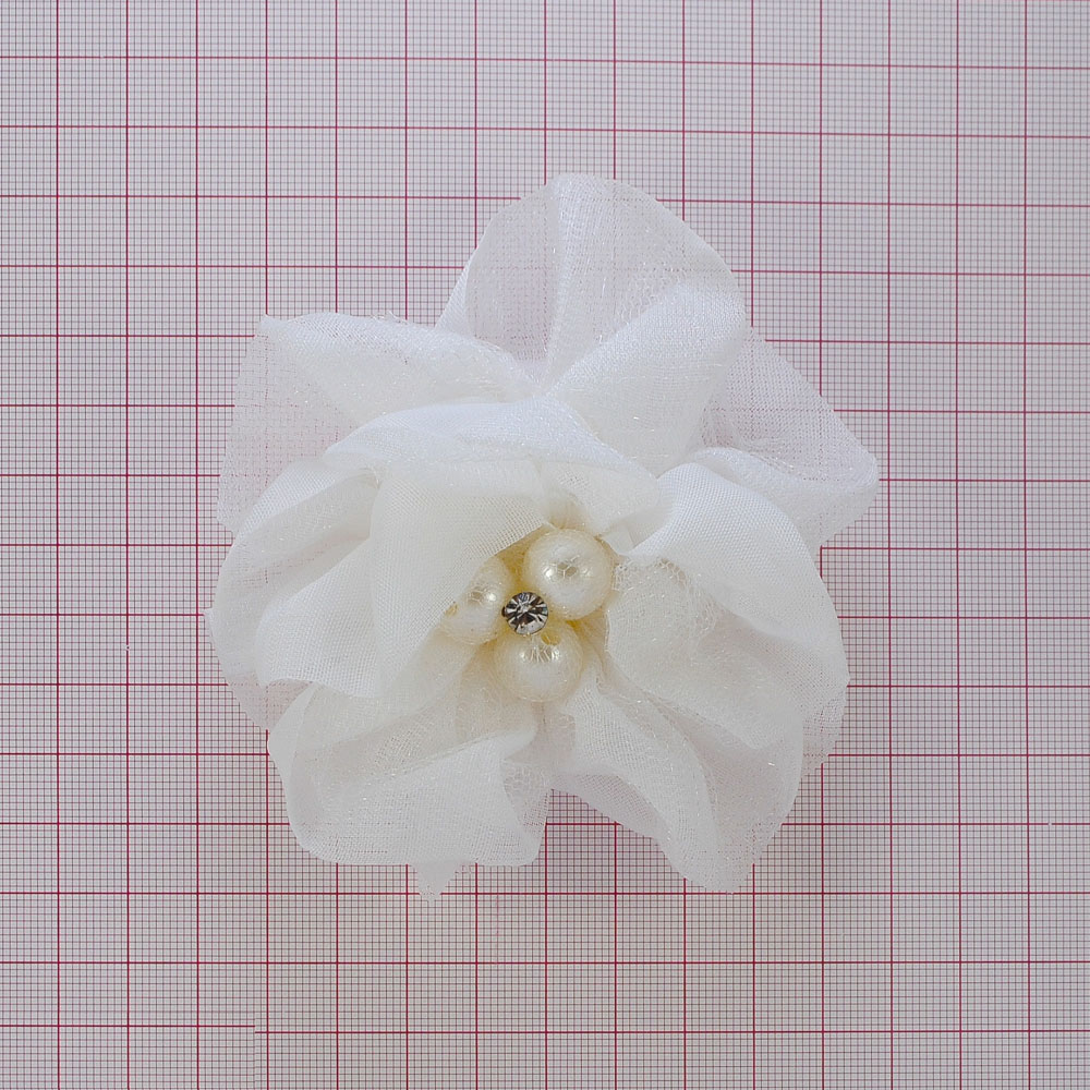 Аппликация декор цветок шифон белый, 3 клубка, 1 камень. Аппликация Декор